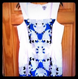 Dress, lined inside.